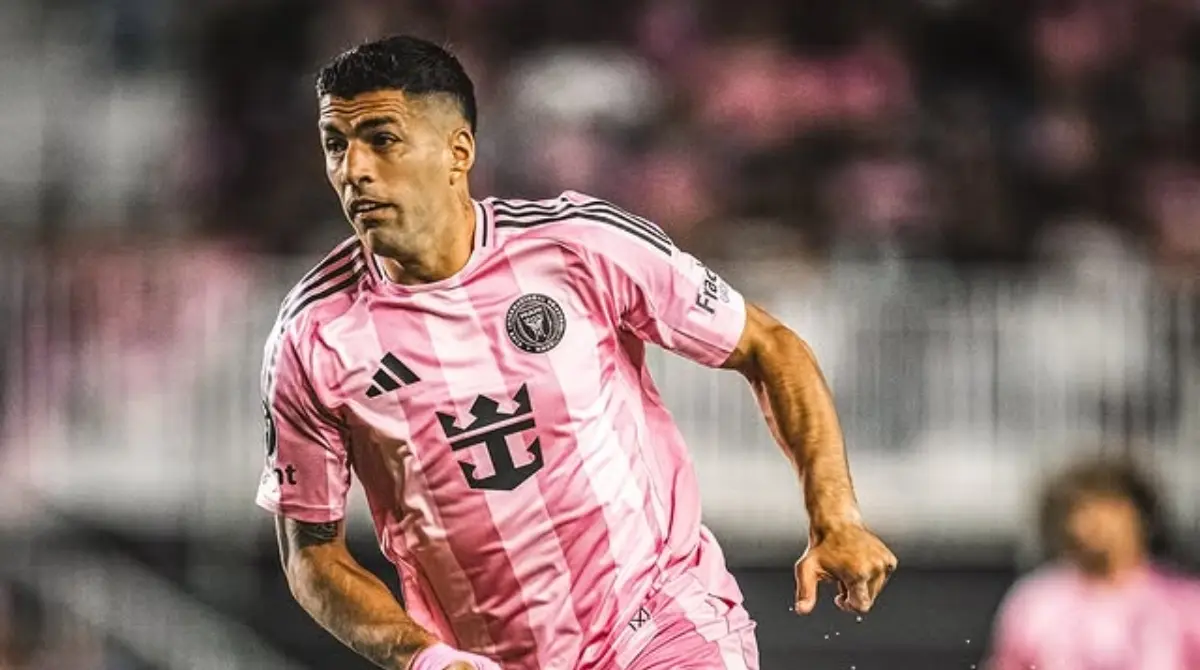 Luis Suárez fue vinculada con Cruz Azul a finales de 2022, sin embargo, Suárez optó por firmar con Gremio de Brasil, priorizando su cercanía con Uruguay por motivos personales<br> 