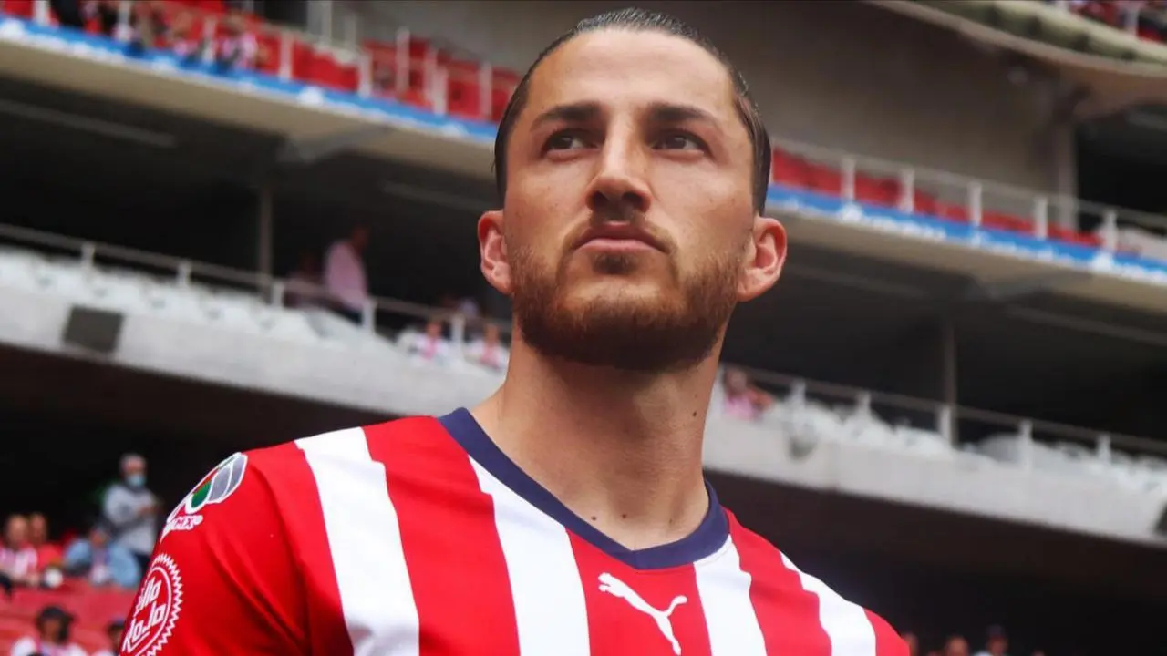 El central disfruta su vida fuera de las canchas junto a su familia. Instagram - Hiram Mier