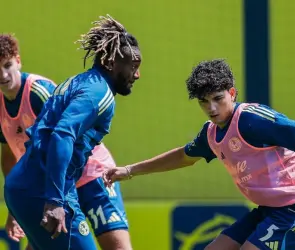 Kevin Álvarez ataca a Saint-Maximin en su primer día con América