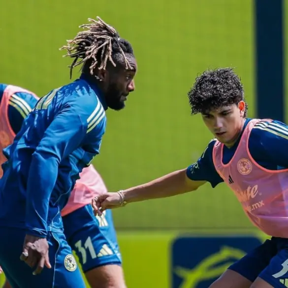 Kevin Álvarez ataca a Saint-Maximin en su primer día con América
