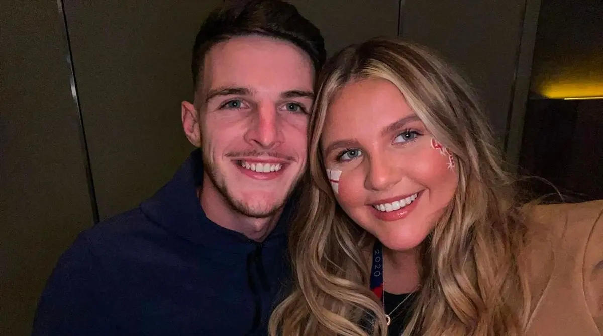 Desde ese entonces, Declan es más reservado con su vida privada. Desde ese entonces, Declan es más reservado con su vida privada.