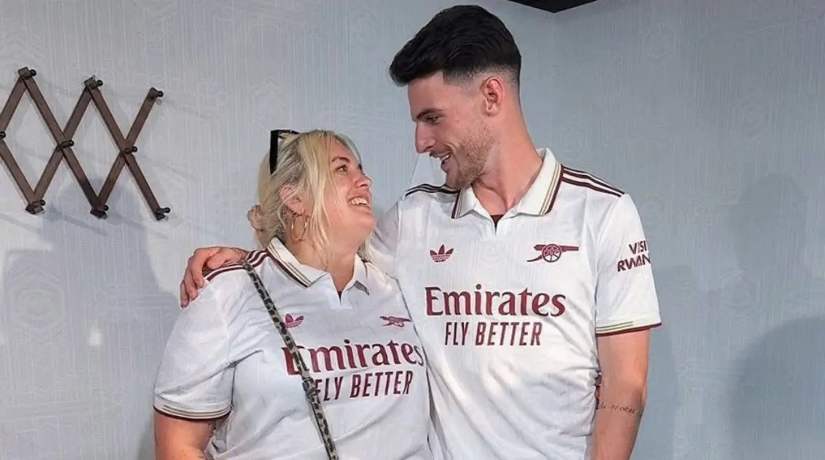 Lauren Fryer es conocida por ser la esposa de Declan Rice. Lauren Fryer es conocida por ser la esposa de Declan Rice.