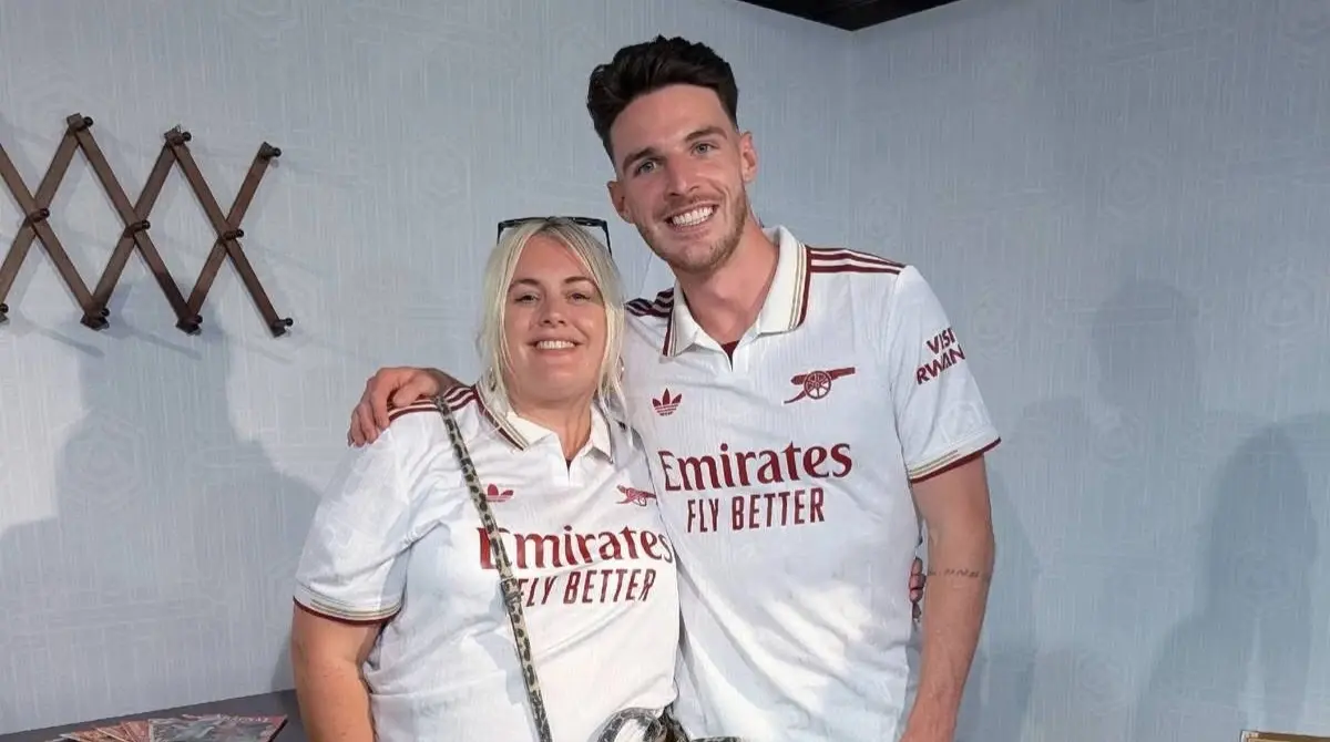 Tanto Lauren como Declan han hecho frente a los comentarios sobre su relación. Tanto Lauren como Declan han hecho frente a los comentarios sobre su relación.