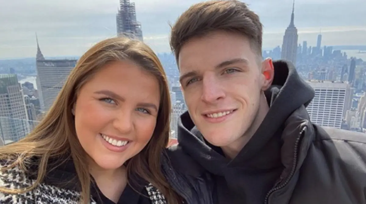 Lauren y Declan se conocen desde que eran jovenes. Lauren y Declan se conocen desde que eran jovenes.