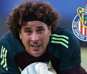 Guillermo Ochoa se habría ofrecido a jugar en Chivas