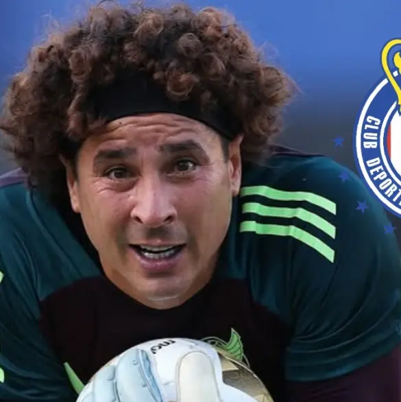 Guillermo Ochoa se habría ofrecido a jugar en Chivas