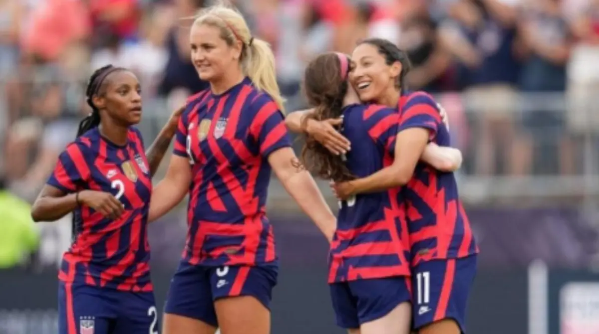 2019: Demanda por igualdad salarial de USWNT: Las jugadoras demandaron a su federación por discriminación, ganando en 2022, un hito para la equidad de género.