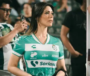FOTOS: Estefanía Caballero, la aficionada de Santos que brilla en redes