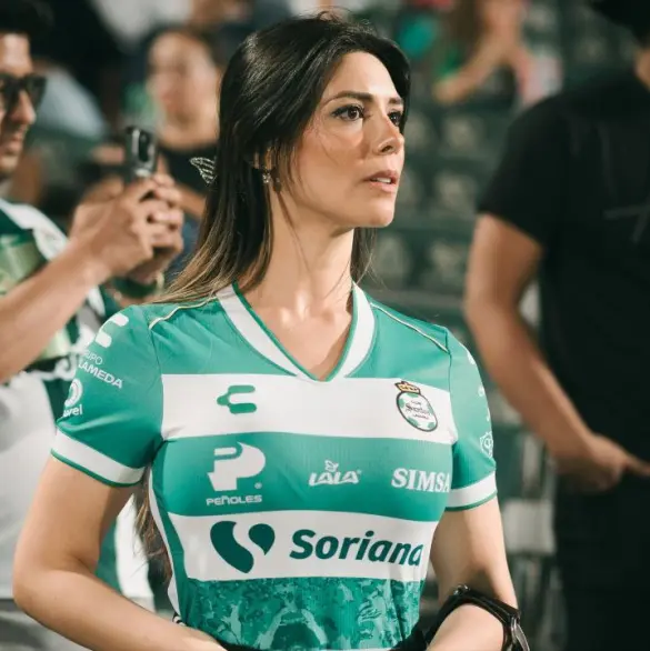 FOTOS: Estefanía Caballero, la aficionada de Santos que brilla en redes