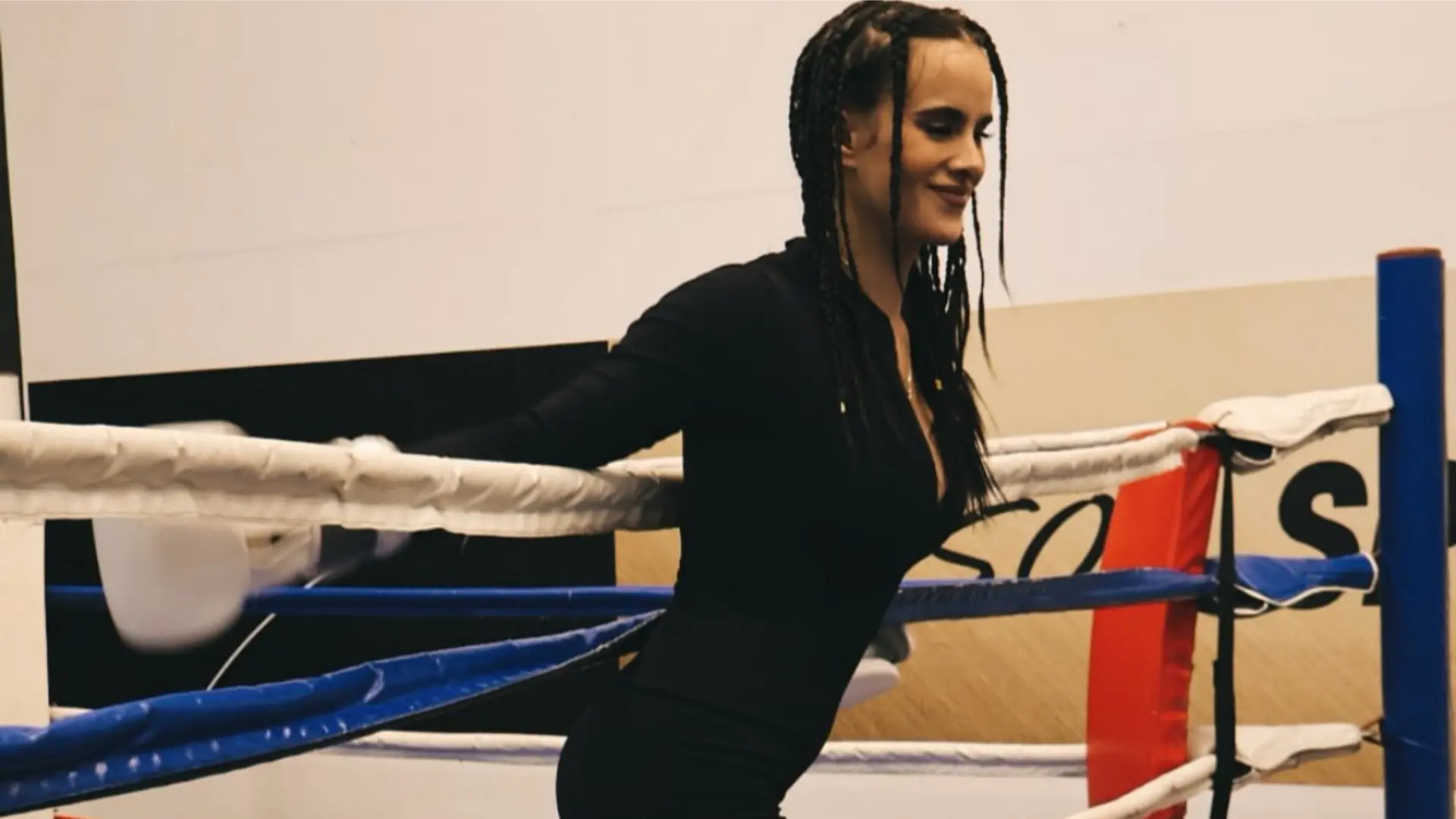 Enfrenta a Alana Flores, la influencer ya con experiencia sobre el ring.