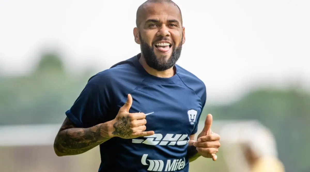  Dani Alves lanzó un guiño a Pumas 