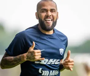 Dani Alves reaparece y lanza guiño a Pumas