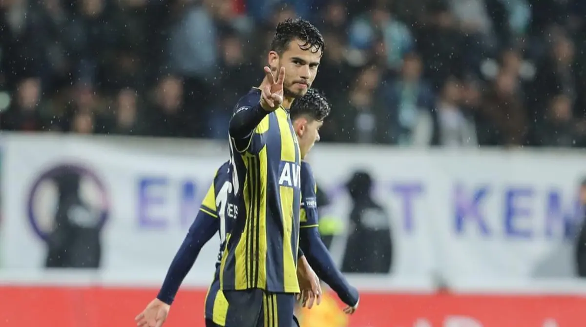 Aunque firmó un contrato por tres años, solamente aguantó uno resumido en ocho juegos y 324 minutos en liga. Aunque firmó un contrato por tres años, solamente aguantó uno resumido en ocho juegos y 324 minutos en liga.