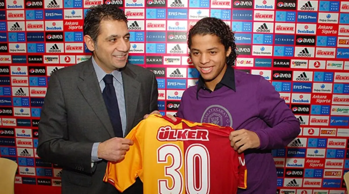 Giovani Dos Santos fue el segundo mexicano en el Galatasaray. Giovani Dos Santos fue el segundo mexicano en el Galatasaray.
