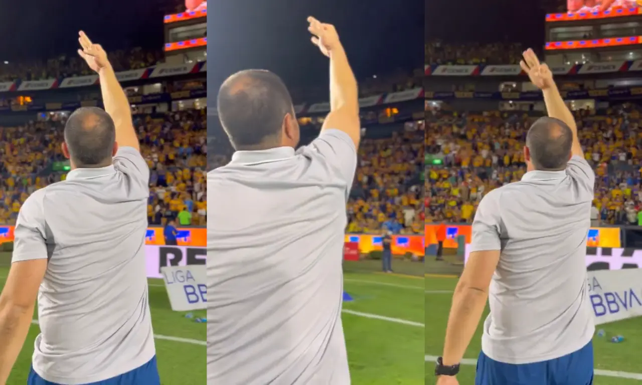  André Jardine volvió a realizar la polémica señal de los tres dedos en el partido Tigres - América. 