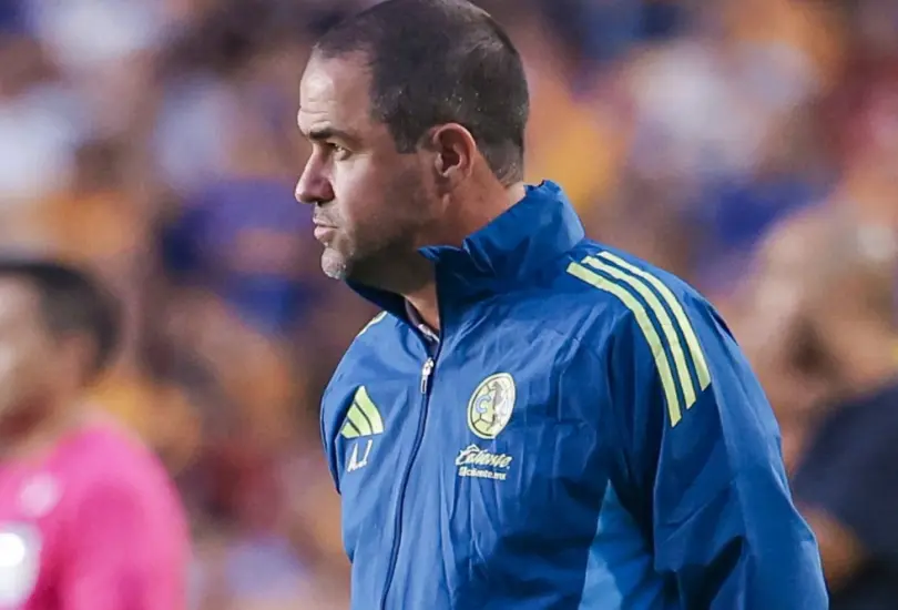 André Jardine defiende su polémico gesto de tricampeón