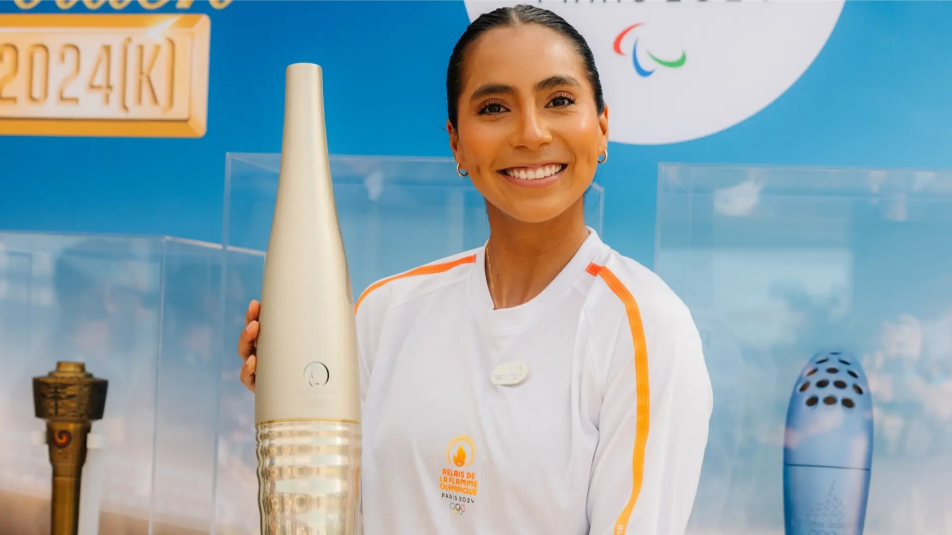 Es quarterback y capitana del equipo nacional femenino.