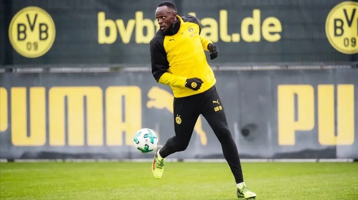  Usain Bolt probó suerte en el futbol 