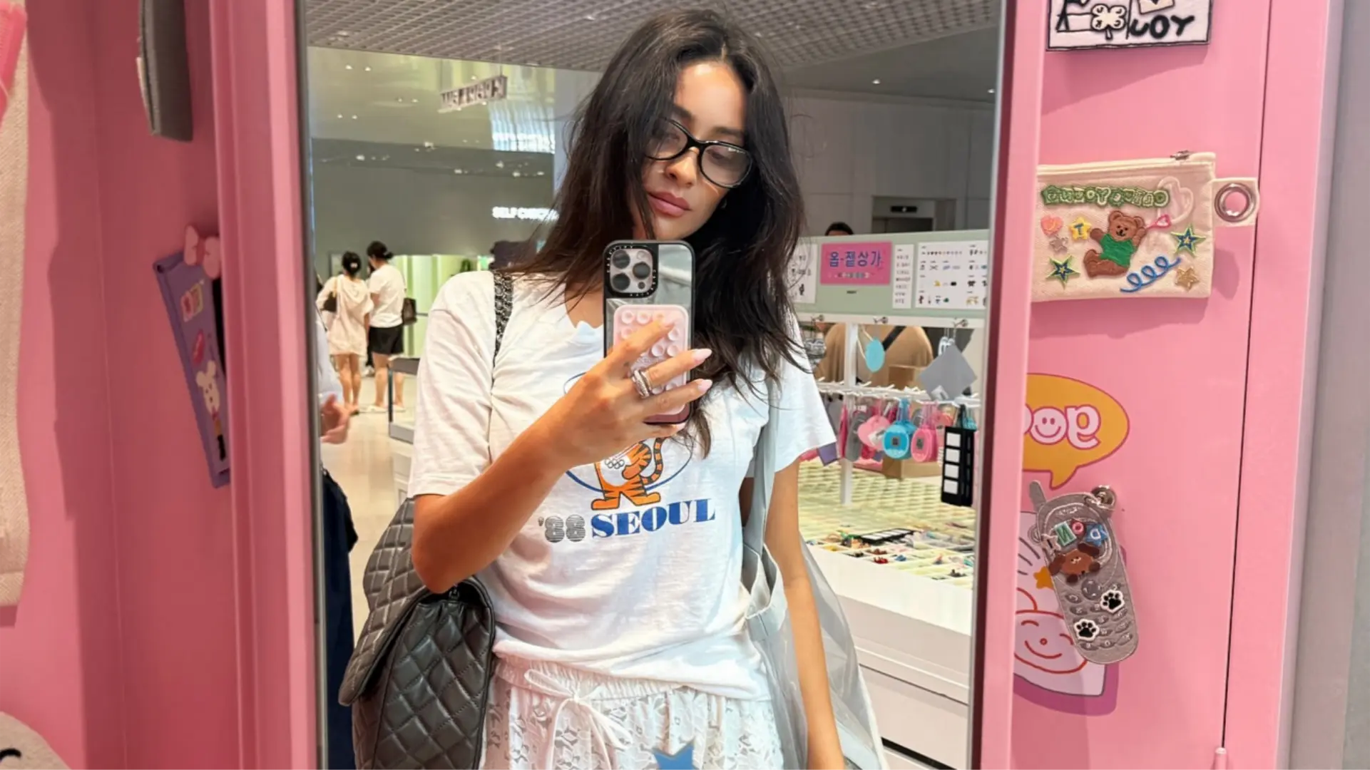 Se considera defensora de la salud mental y participa en campañas de concientización sobre ansiedad y depresión.