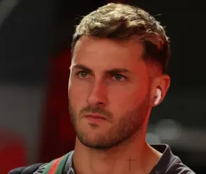 Santiago Giménez rompe el silencio sobre su presunta salida del Milan