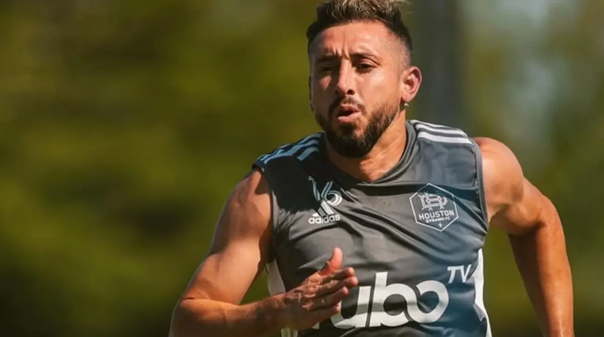  Llega a la MLS como jugador designado; cuerpo maduro y musculoso, con cabello restaurado y estilo más fashion con accesorios.<br>