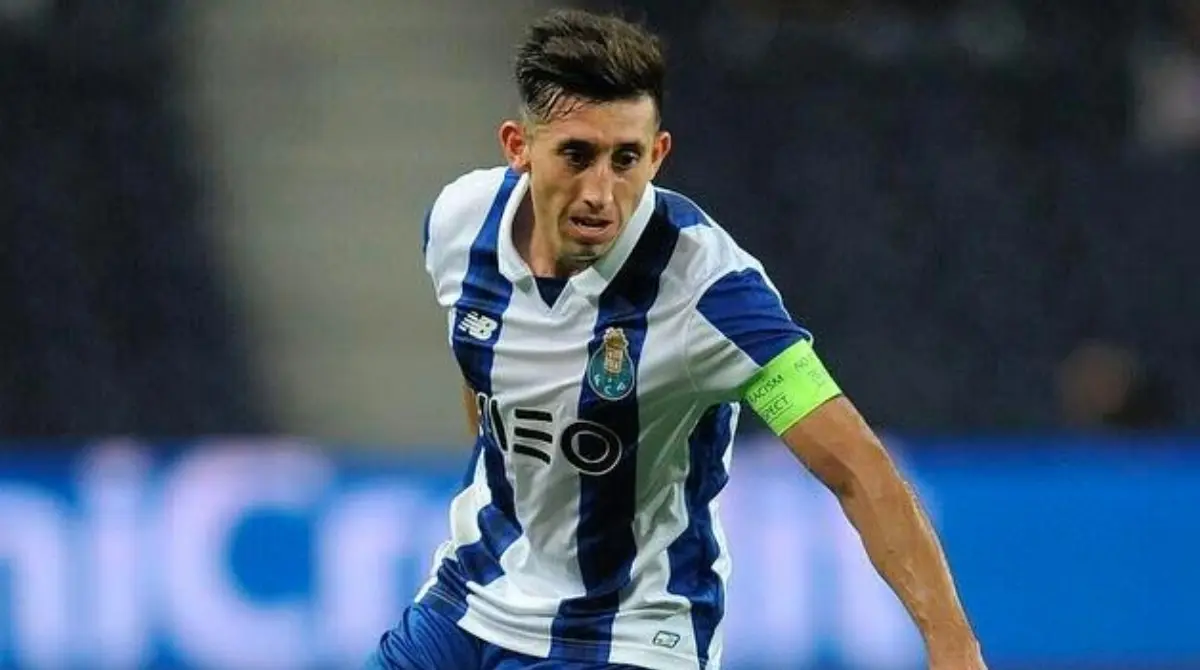 Se consolida en el Porto, mostrando un cuerpo más robusto gracias al gimnasio; cabello algo más largo, pero aún natural, sin intervenciones estéticas evidentes.<br>