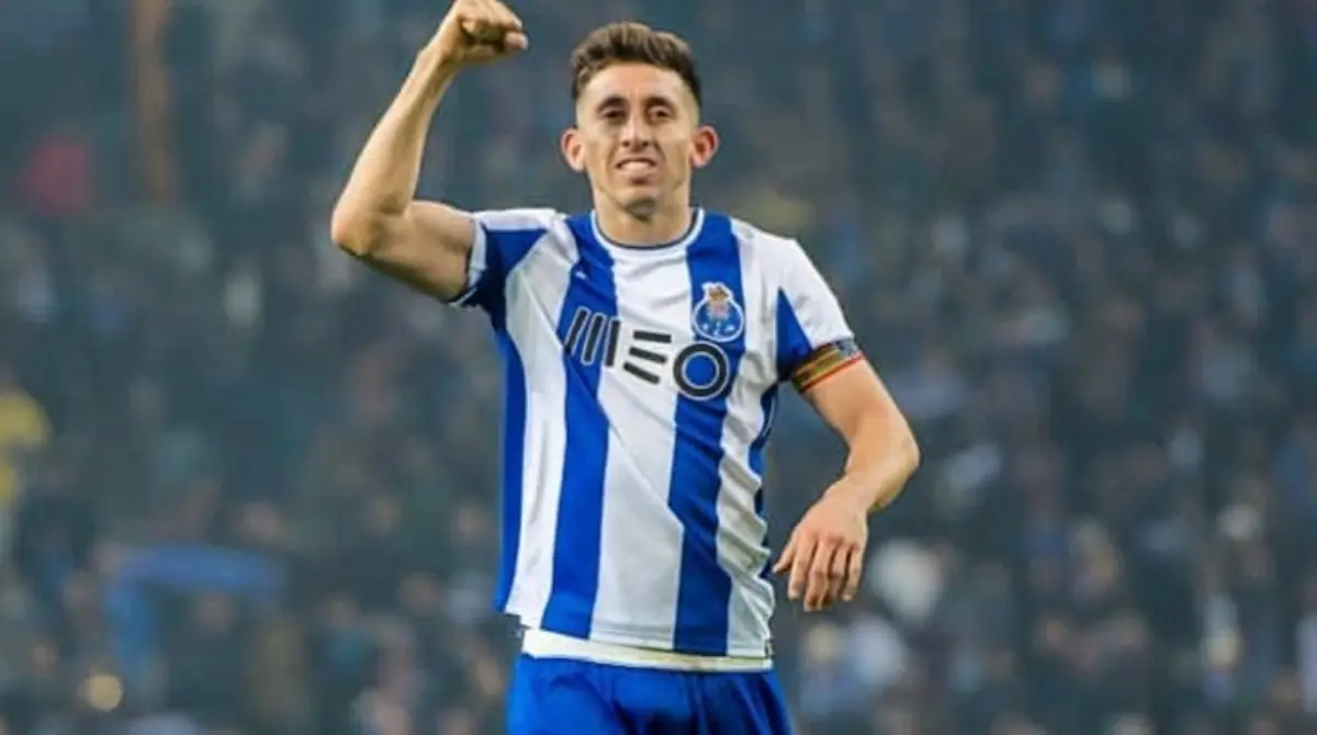 Asume la capitanía, con un físico más musculoso; su confianza se refleja en un estilo más audaz.<br>