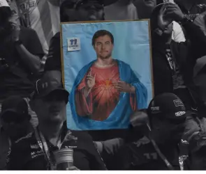 Checo perdió las alas, pero volvió a caer de pie