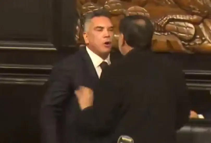 Fernández Noroña y Alito Moreno se agarraron a golpes Fernández Noroña y Alito Moreno se agarraron a golpes