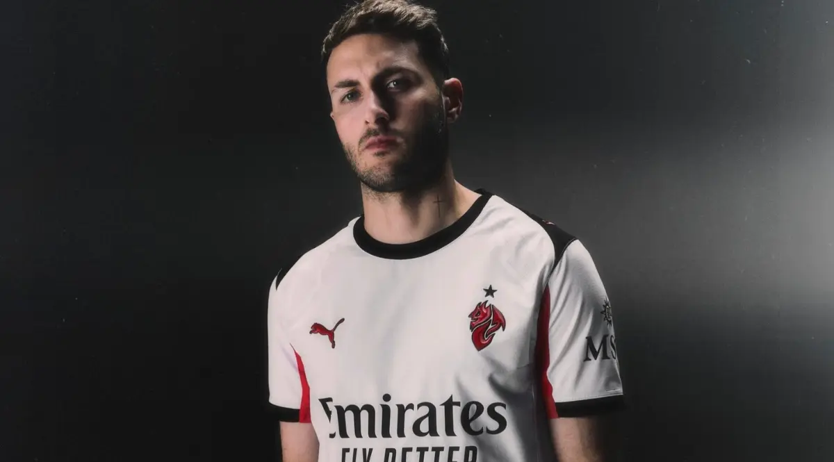  El nombre de Santi Giménez ha sonado para dejar al Milán 