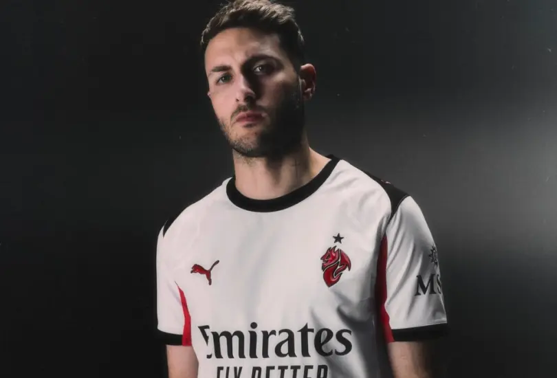 El nombre de Santi Giménez ha sonado para dejar al Milán El nombre de Santi Giménez ha sonado para dejar al Milán