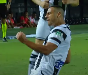 Giakoumakis anota un golazo y clasifica al PAOK a la Europa League