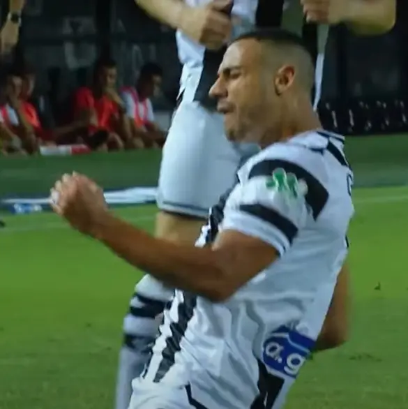 Giakoumakis anota un golazo y clasifica al PAOK a la Europa League