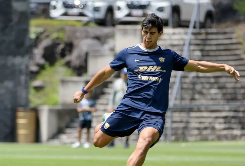 José Juan Macías todavía no brilla en Pumas
