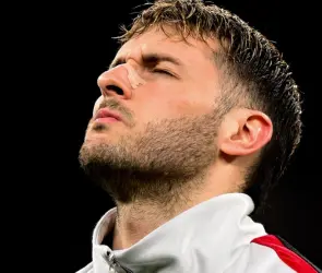 Jugador del Milán se fractura por choque vs Santi Giménez