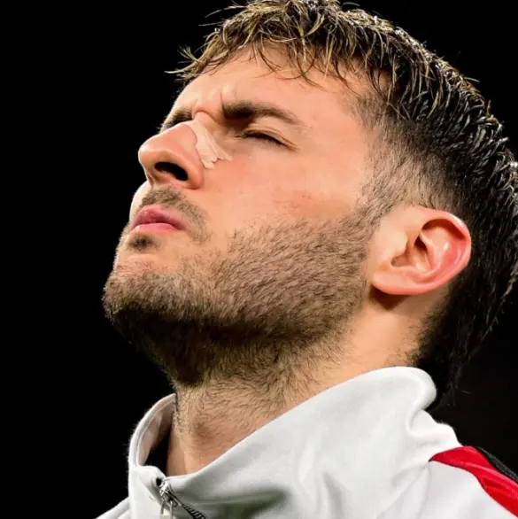 Jugador del Milán se fractura por choque vs Santi Giménez