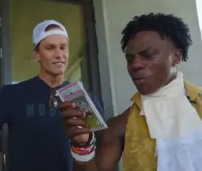 Tom Brady le regala lujosa tarjeta de Cristiano Ronaldo a Speed