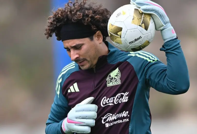 Guillermo Ochoa está muy cerca de quedarse sin equipo Guillermo Ochoa está muy cerca de quedarse sin equipo