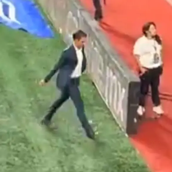 Afición de Xolos agrede a Fernando Gago tras juego vs Necaxa