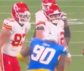 Travis Kelce sufre impactante agresión en partido vs Chargers