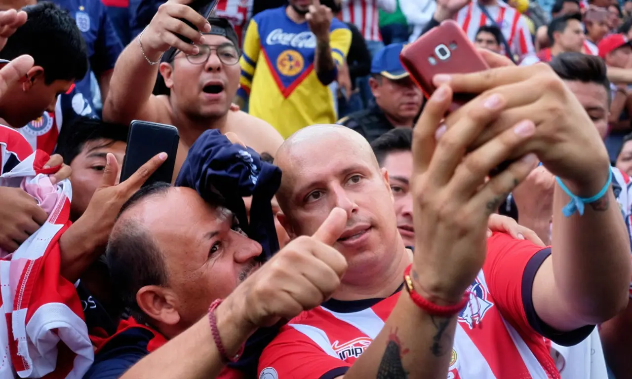  Bofo Bautista publicó un enigmático mensaje, tras el polémico video en el que aparentemente da una "mordida" a oficiales de tránsito. 