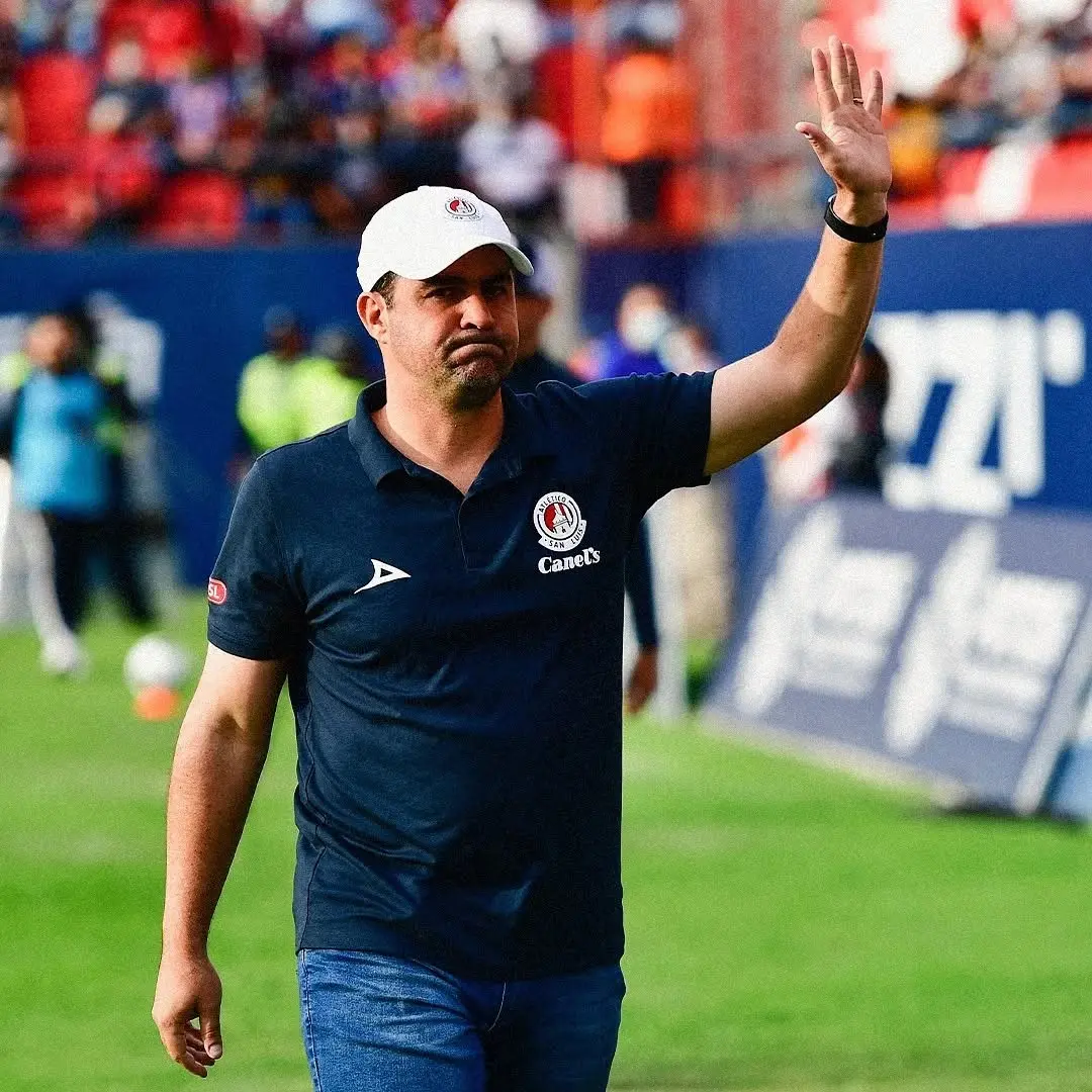 Ahí estuvo poco más de un año y dirigió 54 partidos