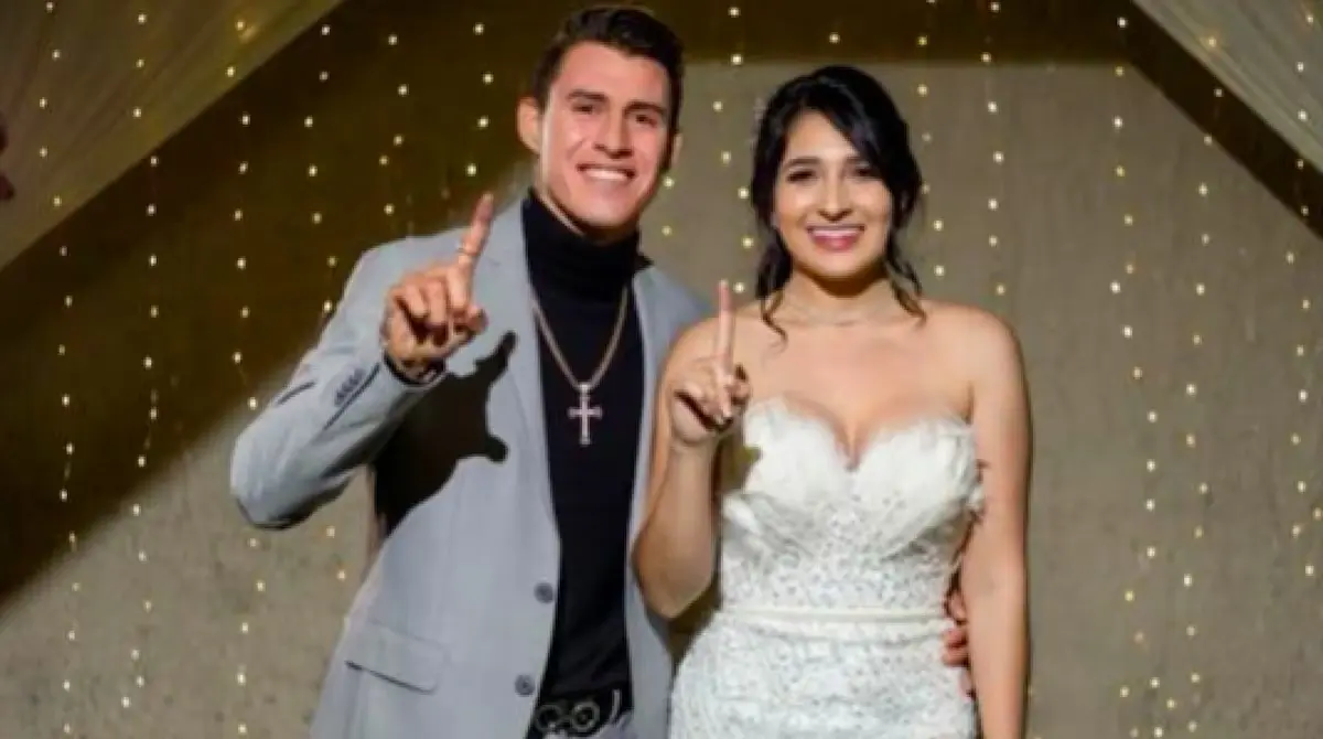  Chicote Calderón regresó con su esposa 