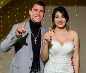 Chicote Calderón presume regreso con su esposa