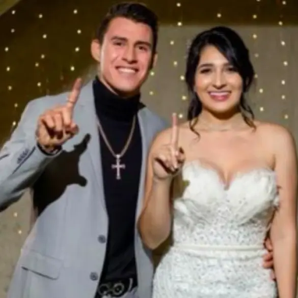 Chicote Calderón presume regreso con su esposa
