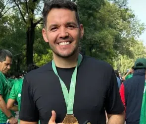 Exhiben a Nicolás Larcamón por hacer trampa en carrera de 10 KM