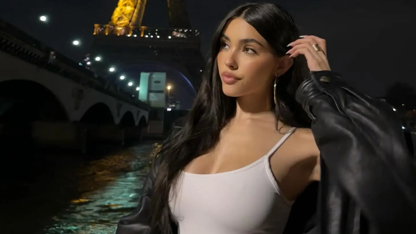 Ha prestado su voz a Evelynn, personaje del videojuego League of Legends, en el grupo virtual K/DA.