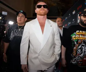 Canelo Álvarez rompe el silencio sobre la transmisión de su pelea en TV Azteca