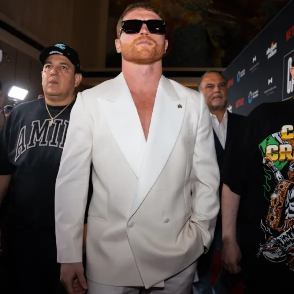Canelo Álvarez rompe el silencio sobre la transmisión de su pelea en TV Azteca