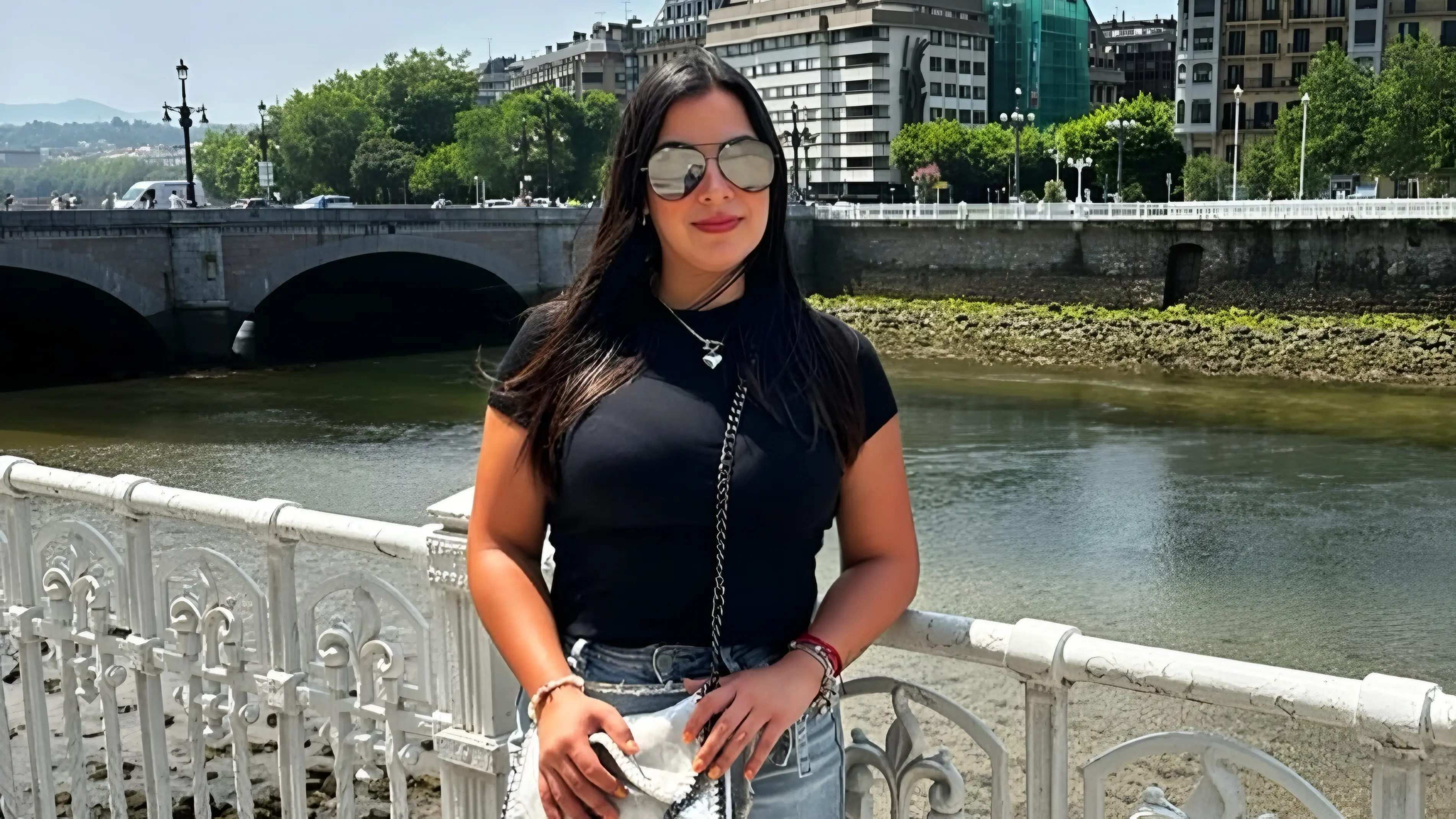 Además del futbol, Ana ha cubierto eventos de béisbol y básquetbol, demostrando una gran versatilidad. 